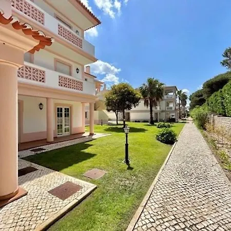 Casa Lesarlo - T3 Luxury, Garden, Pool - D'el Rey Apartament *