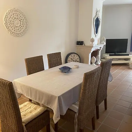 Casa Lesarlo - T3 Luxury, Garden, Pool - D'el Rey